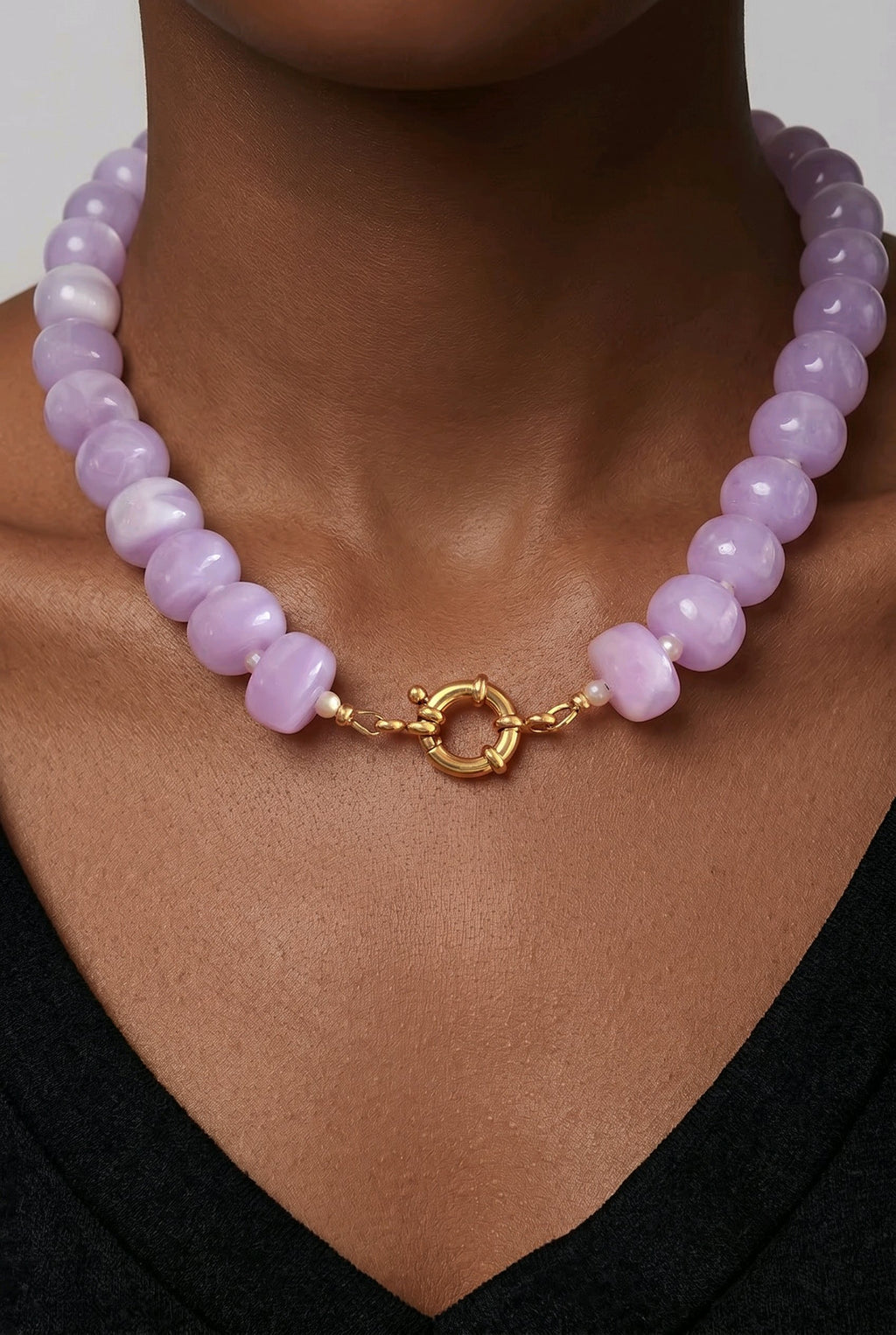 Collier de perles parme