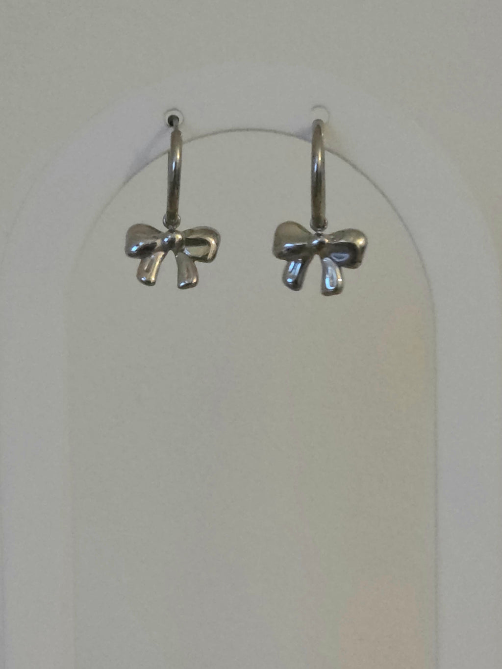 Boucles d oreilles creoles + petit noeud argenté