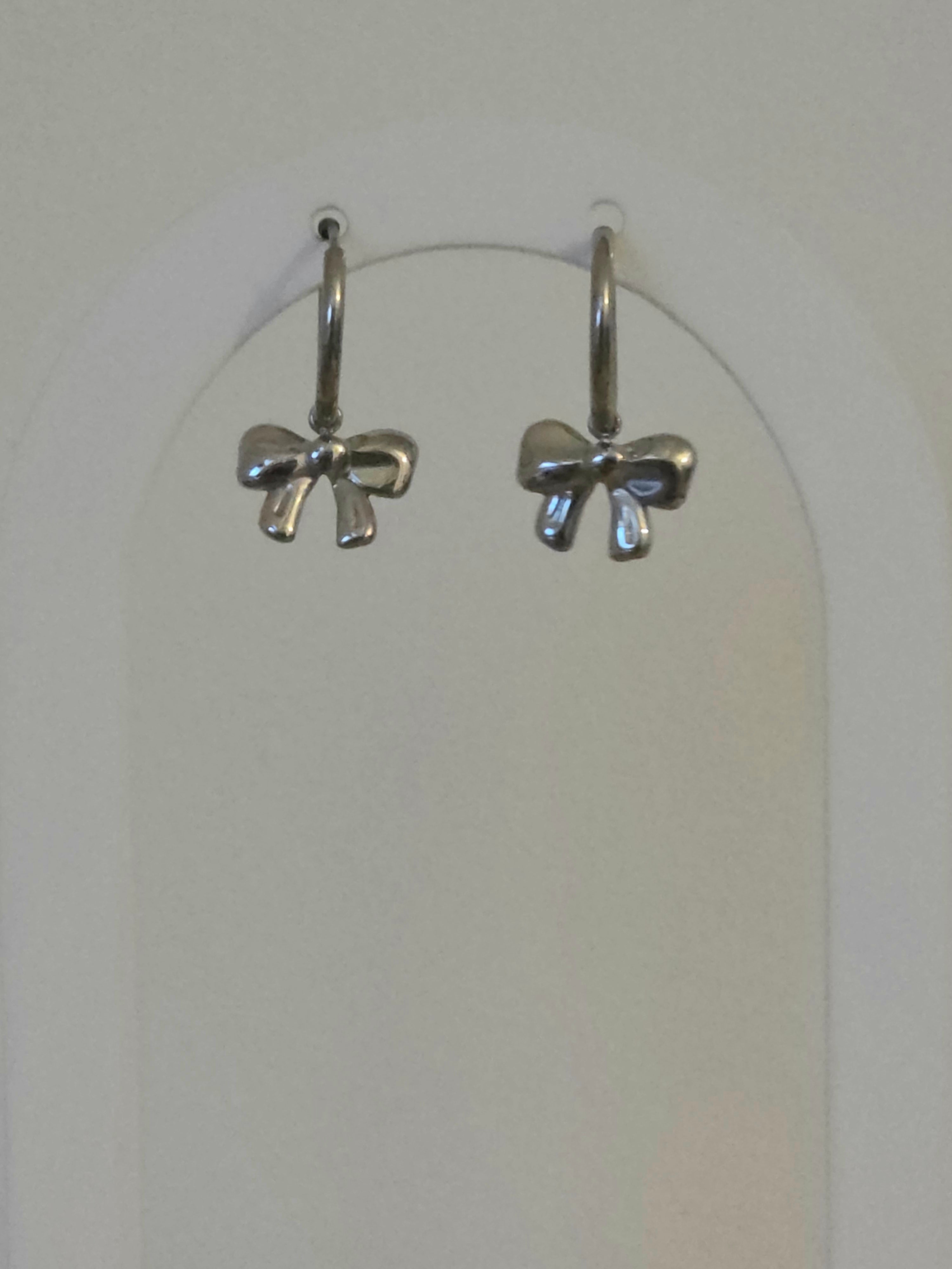 Boucles d oreilles creoles + petit noeud argenté