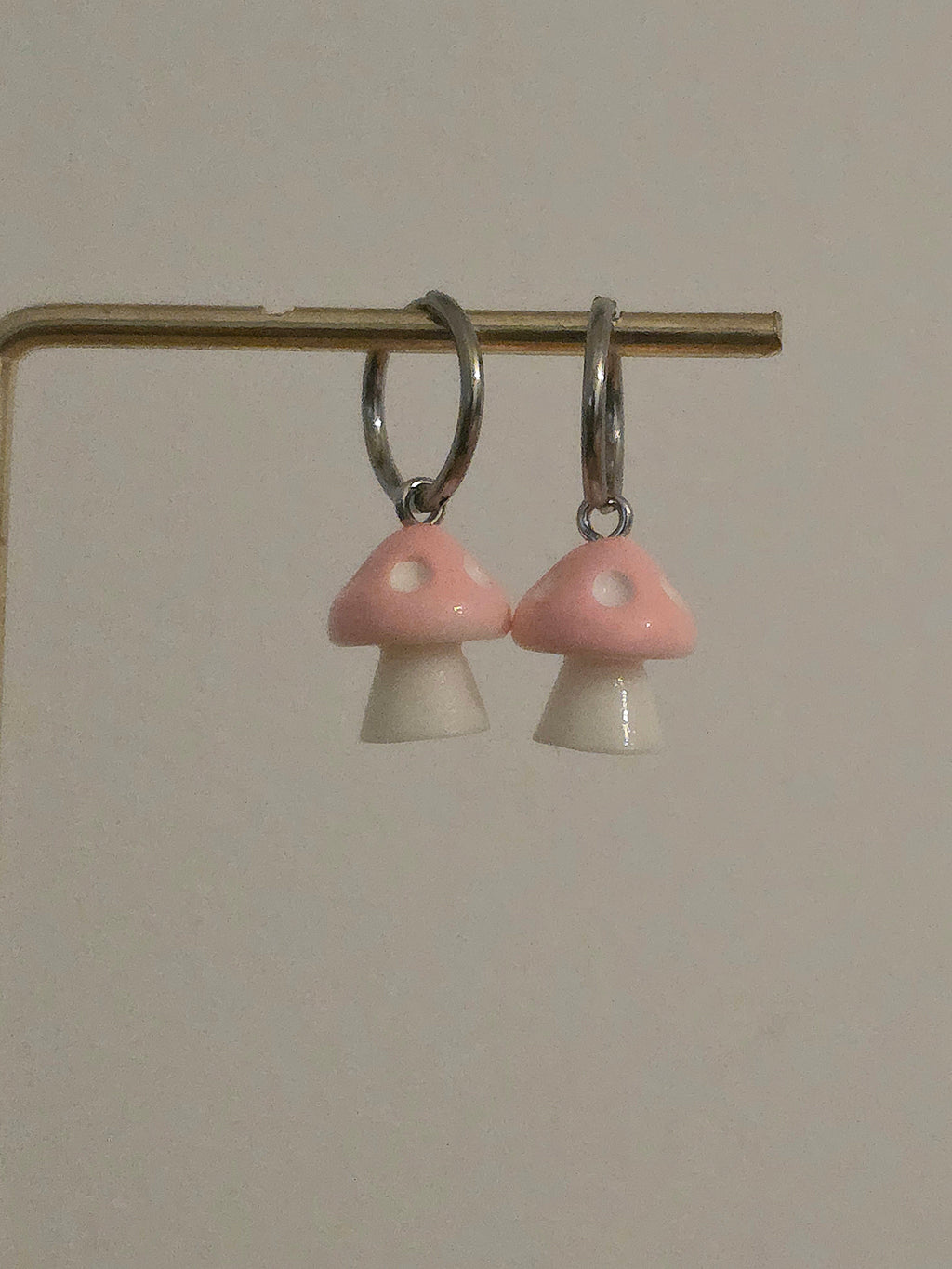 Boucles d oreilles creoles champignons rose pale
