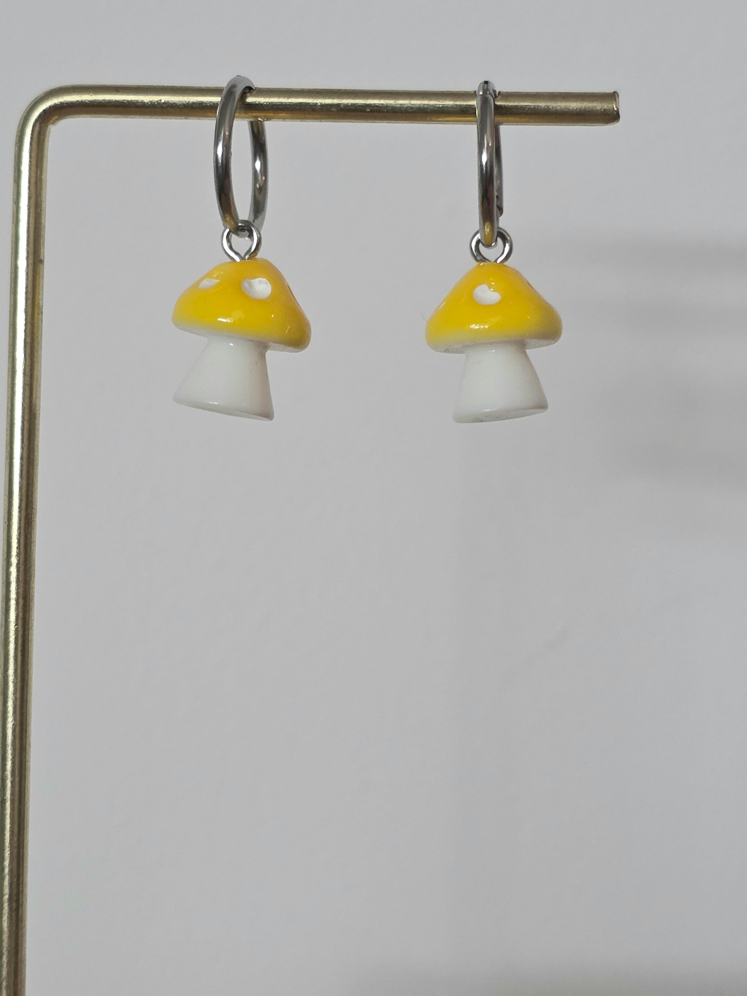 Boucles d oreilles creoles champignons jaune