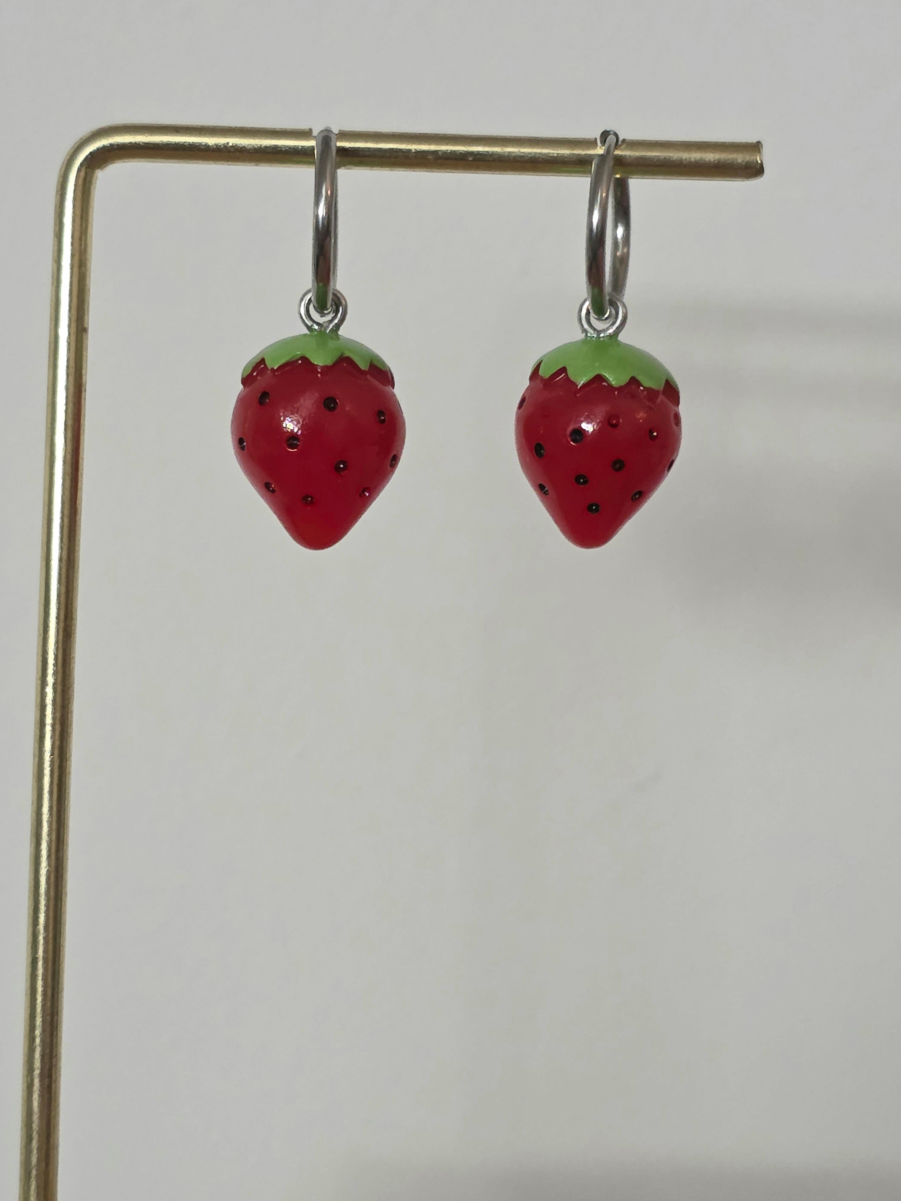 Boucles d oreilles creoles fraises