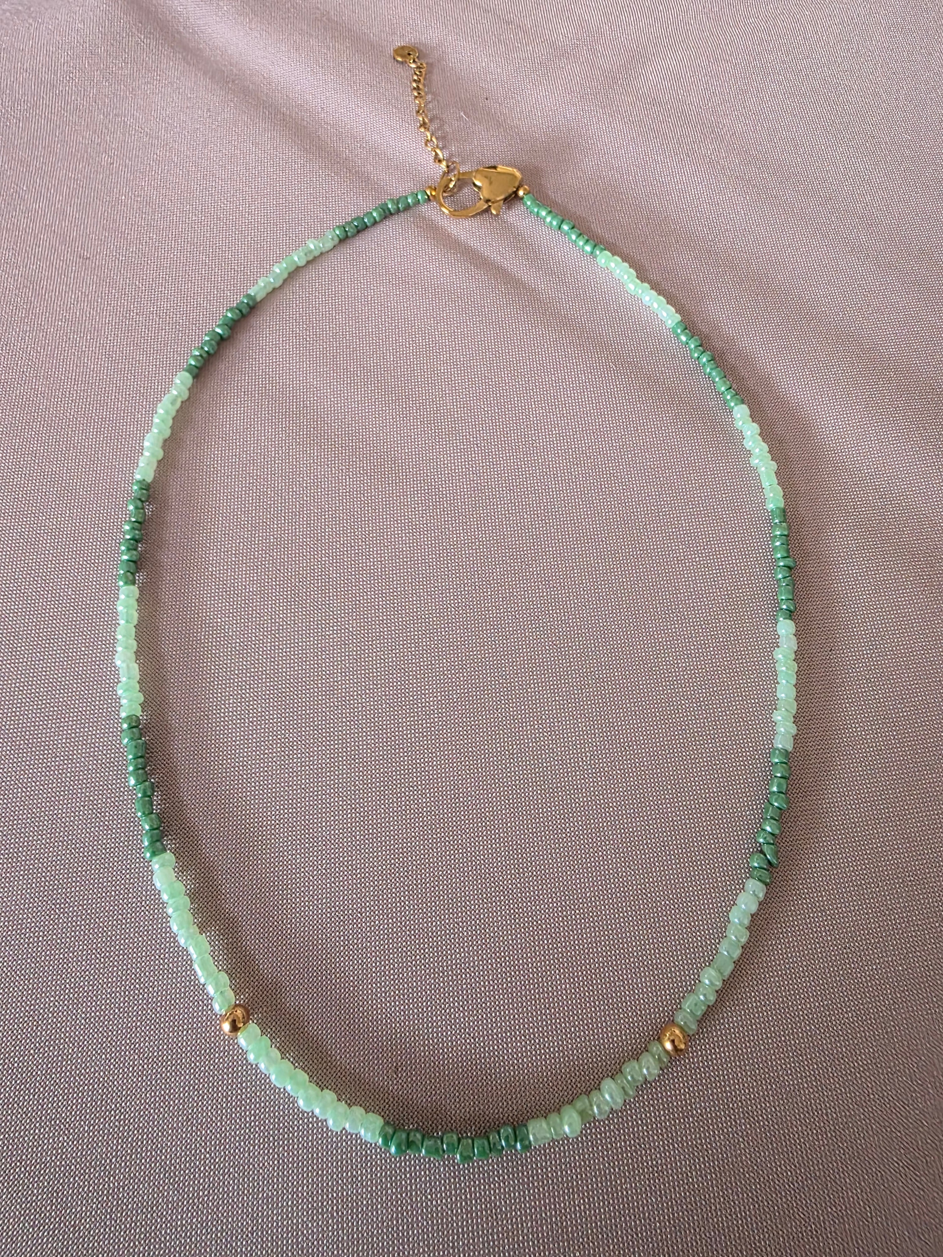 Collier vert et pomme