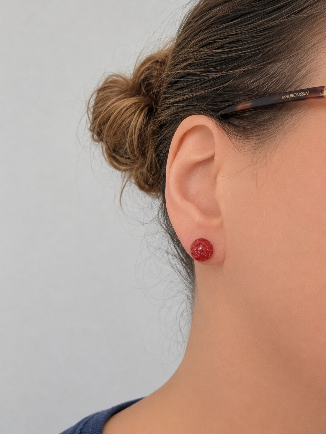 Puces d oreilles dome lisse - rouge pailleté