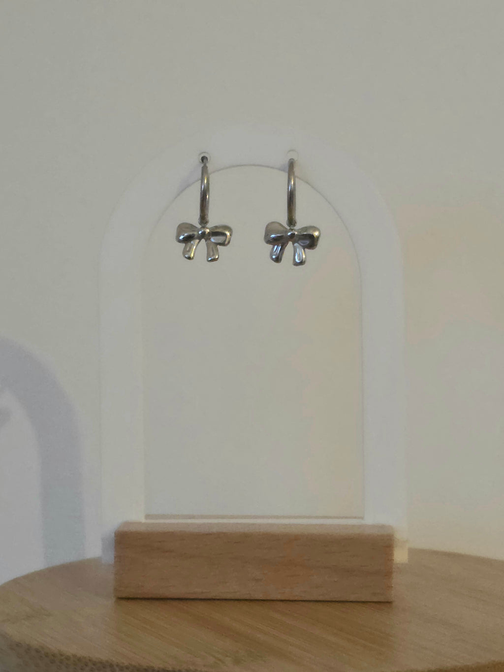 Boucles d oreilles creoles + petit noeud argenté