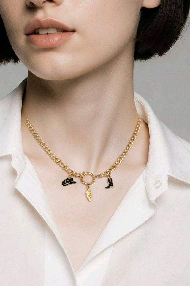  Collier en grosses mailles- couleur doré avec breloques country- la fabrique à pampilles