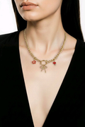 Collier en grosses mailes- couleur doré a breloques- la fabrique à pampilles