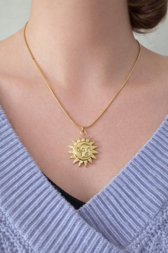 Collier maille serpentine  - breloque soleil - la fabrique à pampilles