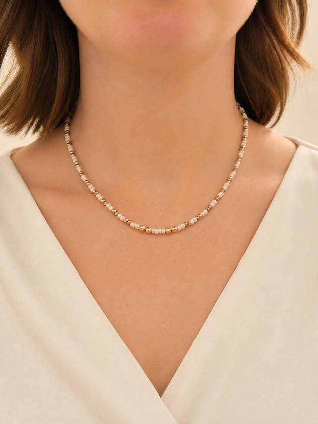 Collier en mini perles- couleur blanc doré - la fabrique à pampilles